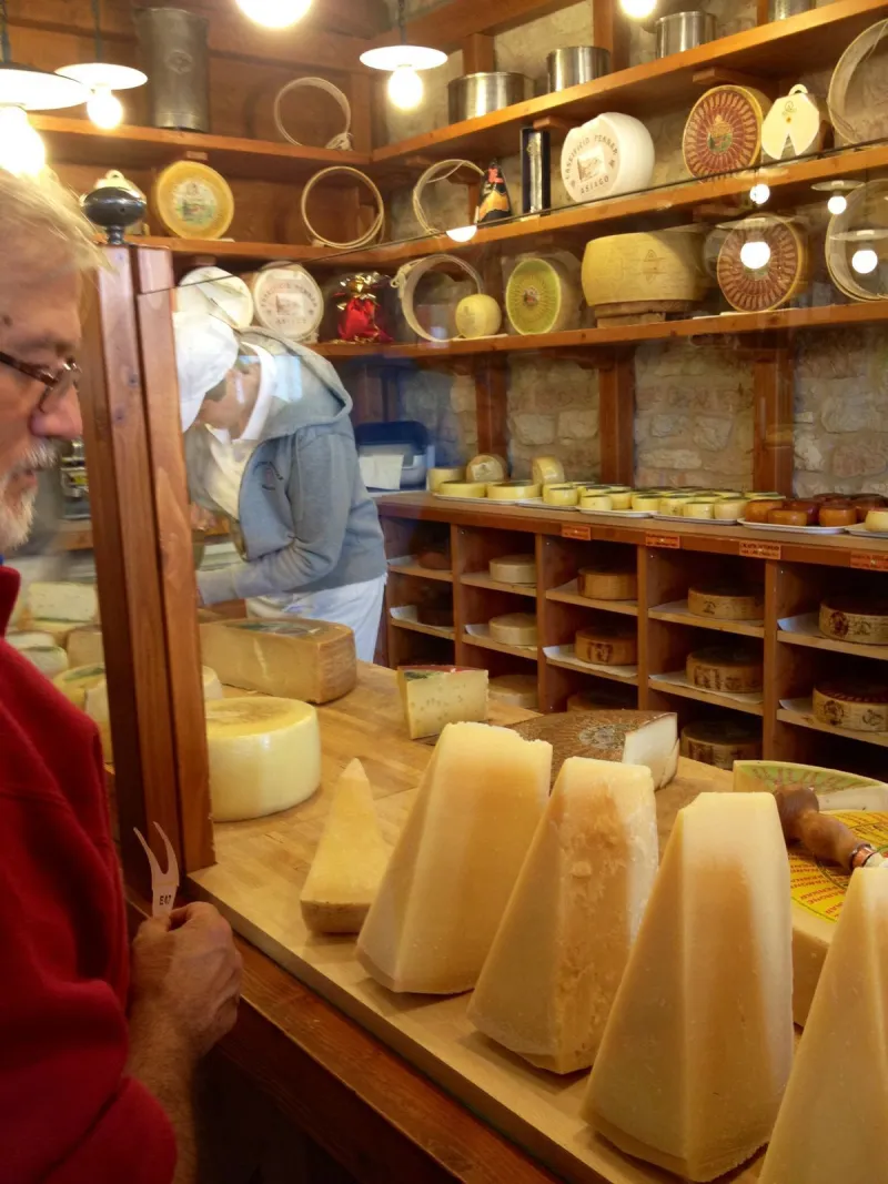 Le Botteghe che Resistono: Ritratti di Maestri Artigiani che Tengono Viva la Cucina Italiana